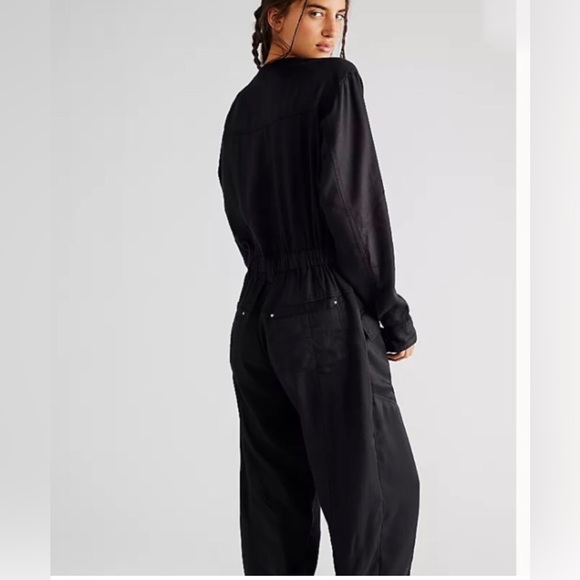 Free People Time for Me black lyocell overall jumpsuit size Medium new - Picture 5 of 16